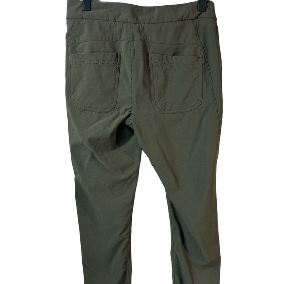 Athleta nylon pants with zippered pkts & ankle size 4. Ex. Cond. - Picture 2 of 10